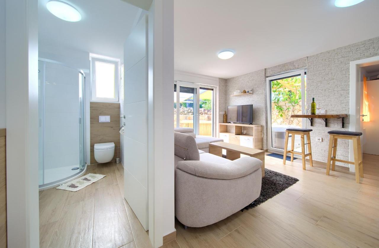 Apartments Nadica Deluxe Malinska Eksteriør bilde