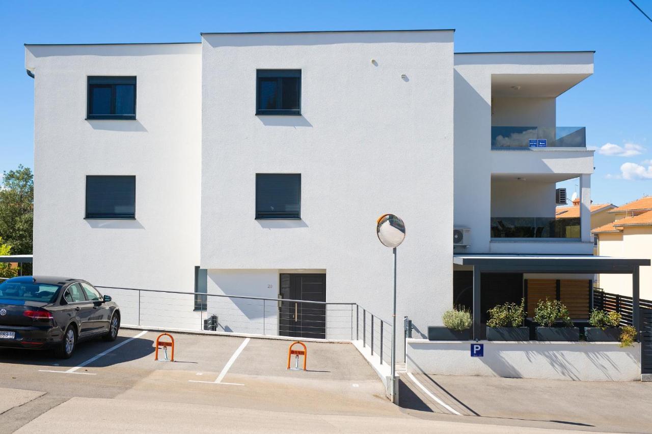 Apartments Nadica Deluxe Malinska Eksteriør bilde
