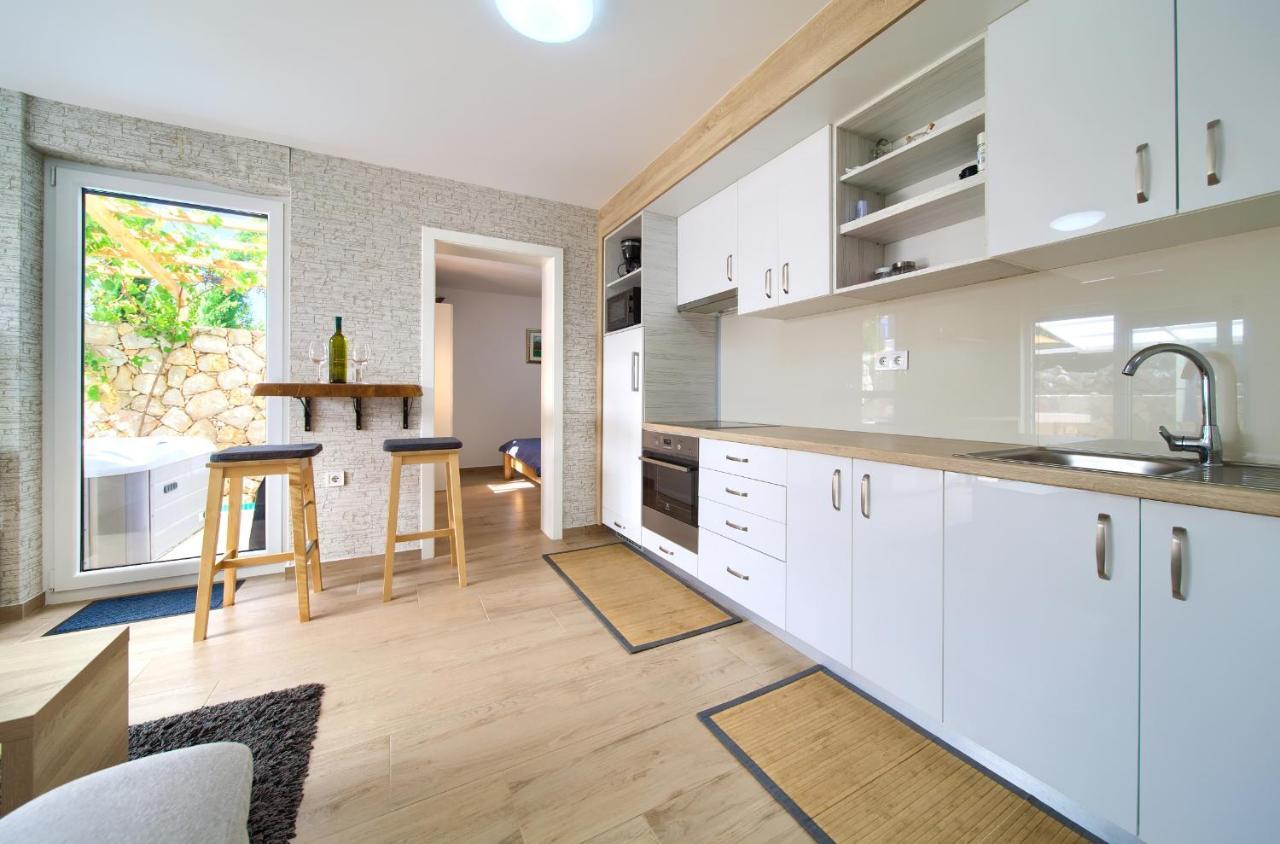 Apartments Nadica Deluxe Malinska Eksteriør bilde