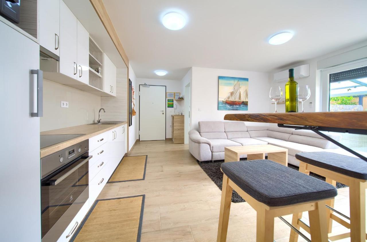 Apartments Nadica Deluxe Malinska Eksteriør bilde