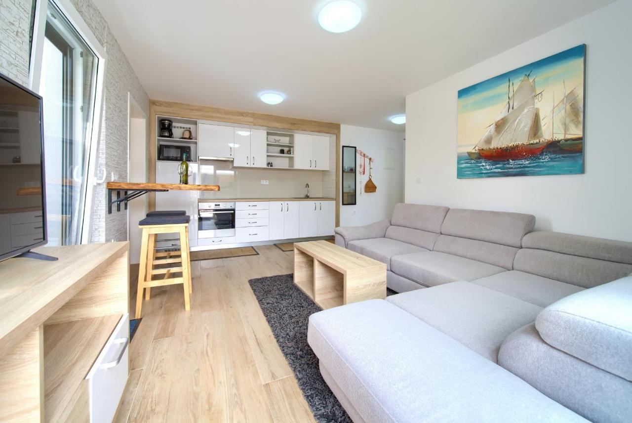 Apartments Nadica Deluxe Malinska Eksteriør bilde