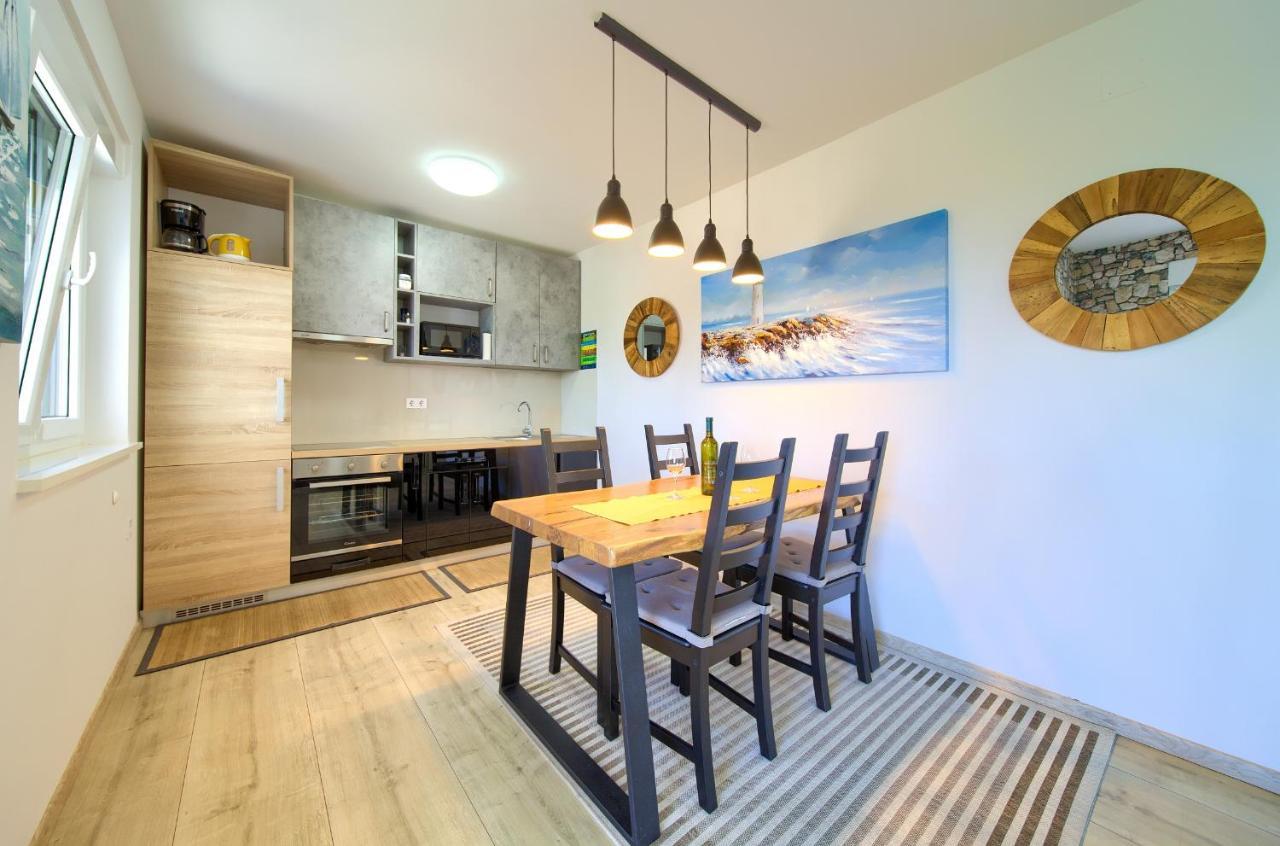 Apartments Nadica Deluxe Malinska Eksteriør bilde