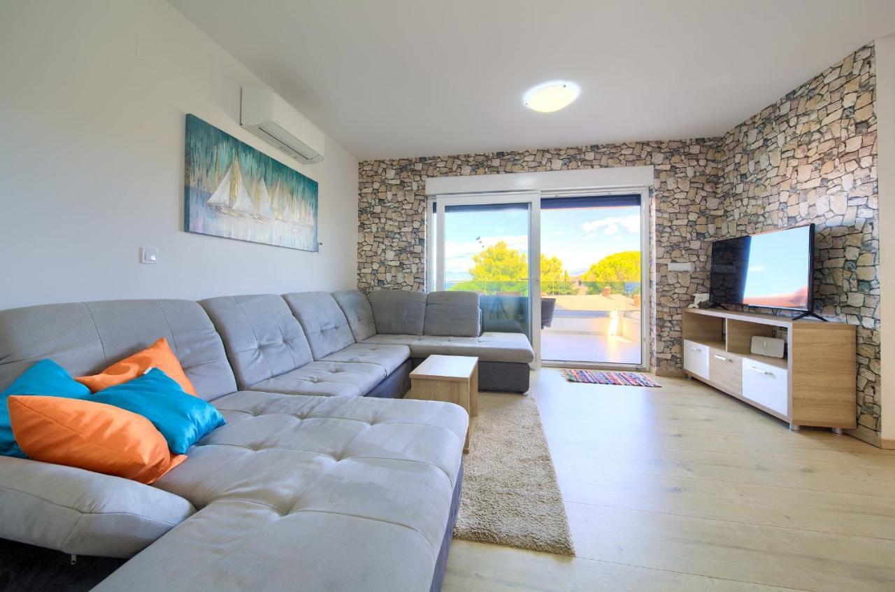 Apartments Nadica Deluxe Malinska Eksteriør bilde